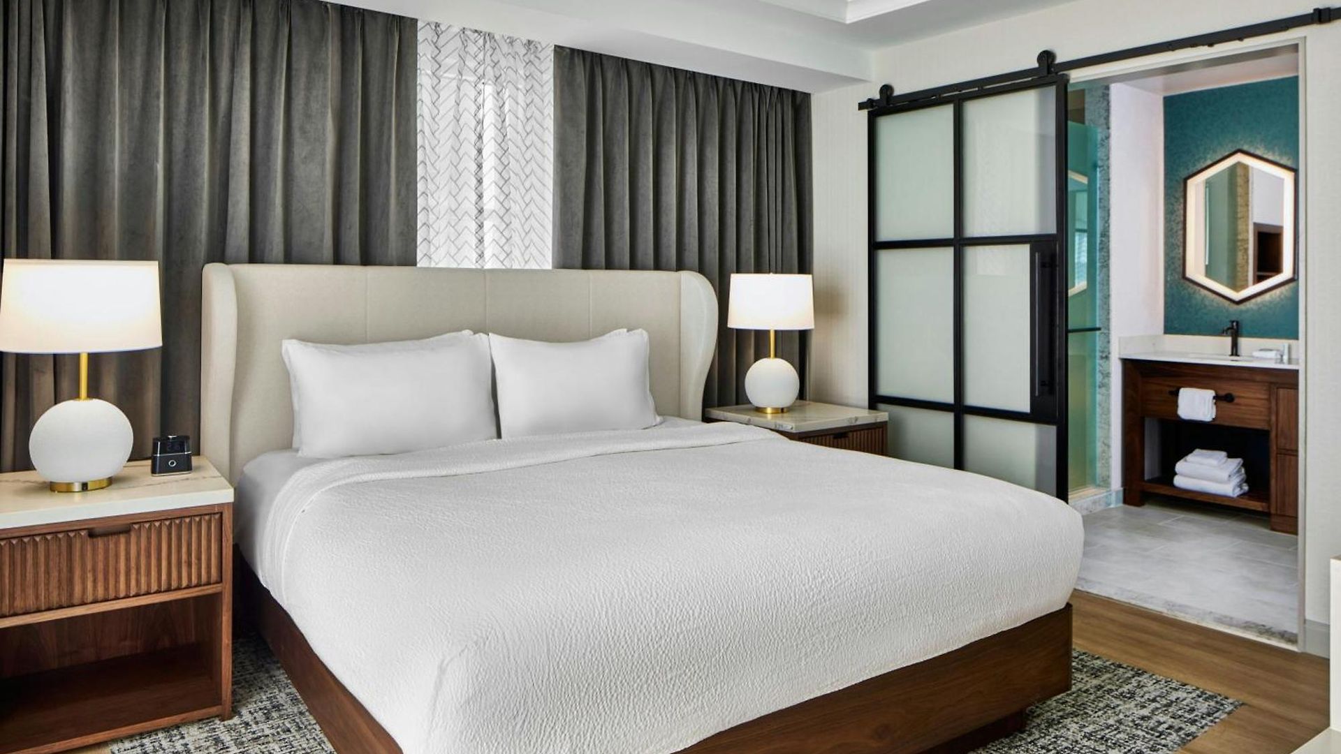Hotel By Marriott Downtown/convention Center Nashville