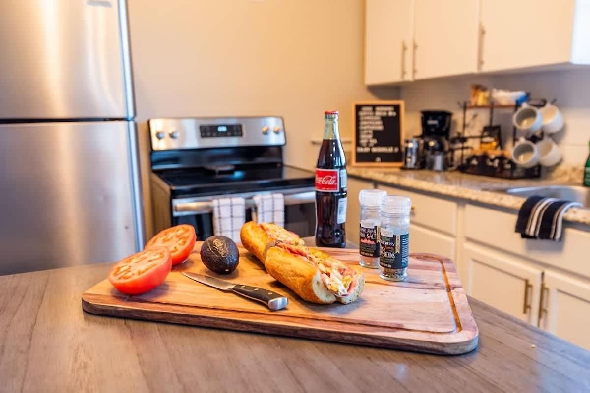 Sleeps 6-full Kitchen-4 Beds-big Couch-officespace Nashville