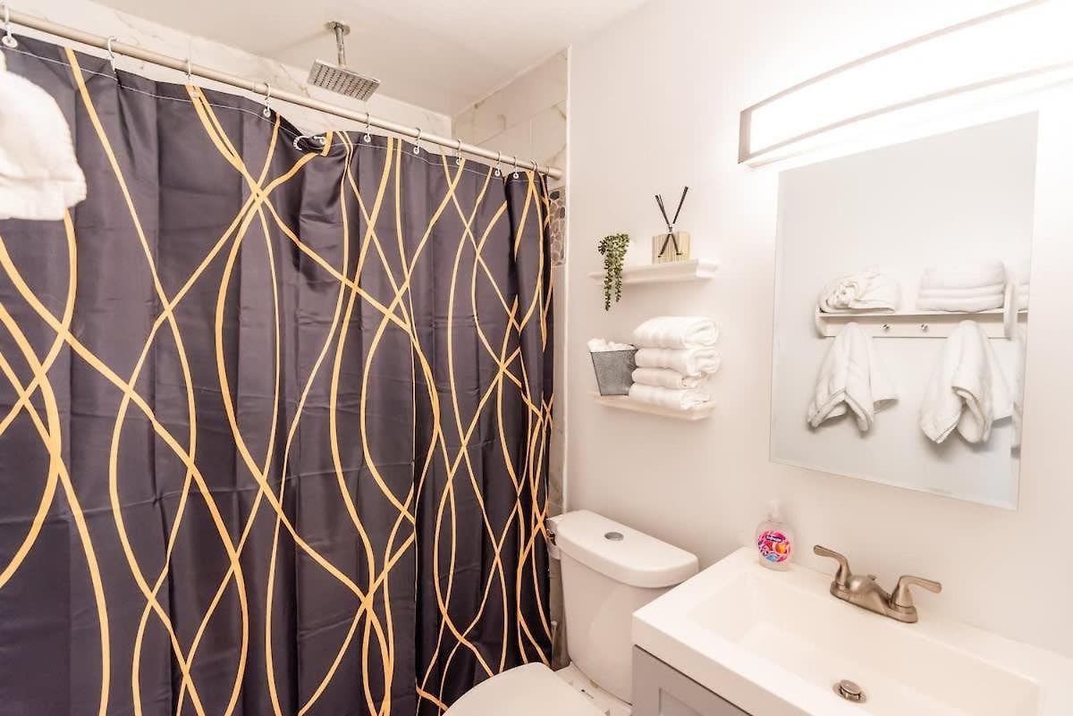Sleeps 6-full Kitchen-4 Beds-big Couch-officespace *