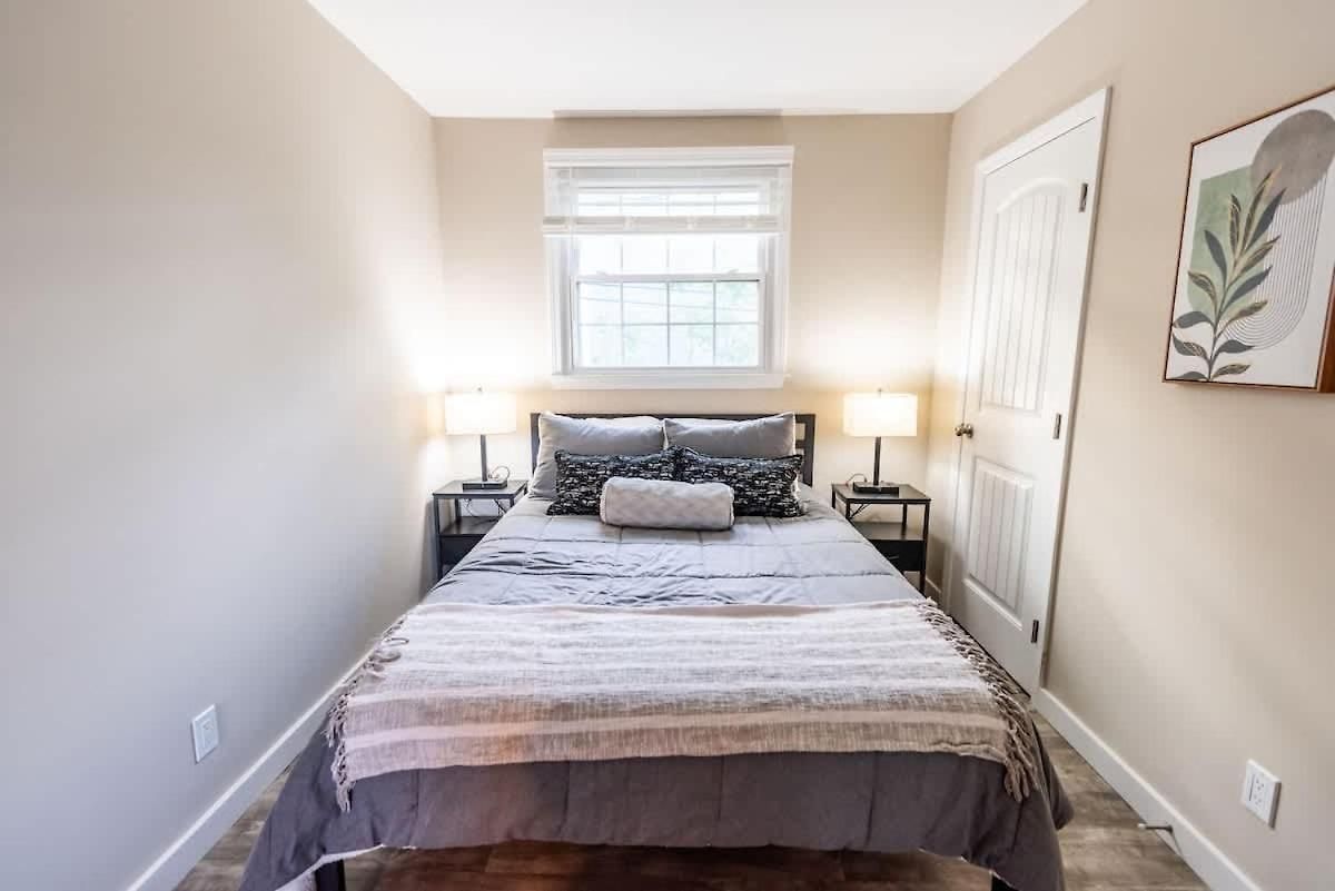 Sleeps 6-full Kitchen-4 Beds-big Couch-officespace Apartment *