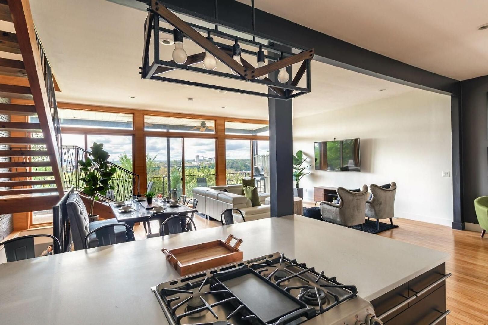 A Spacious With Amazing Views And Elevated Outdoor Spaces Holiday home