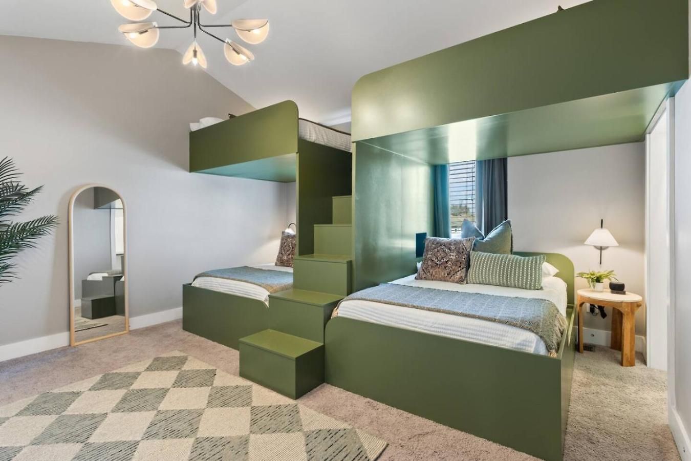 Vibrant In The Nations With Garage Walk To Restaurants And Shops