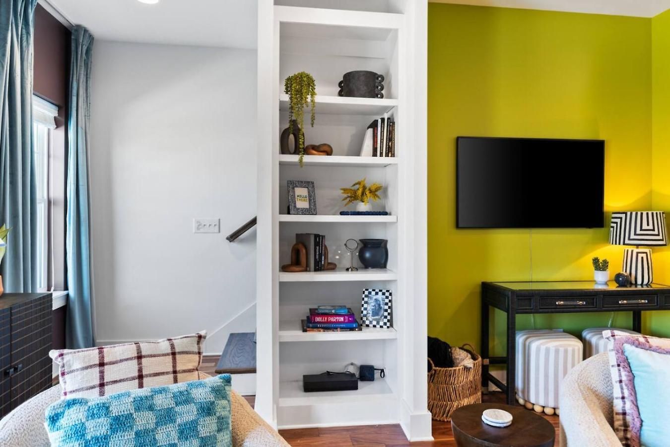 Vibrant In The Nations With Garage Walk To Restaurants And Shops *