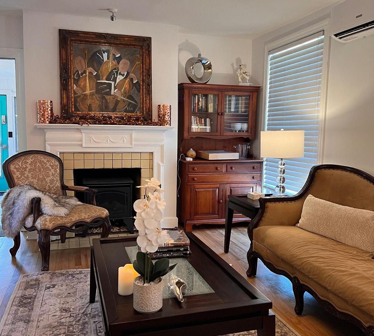 Cozy Retreat In Upscale Hills In West *