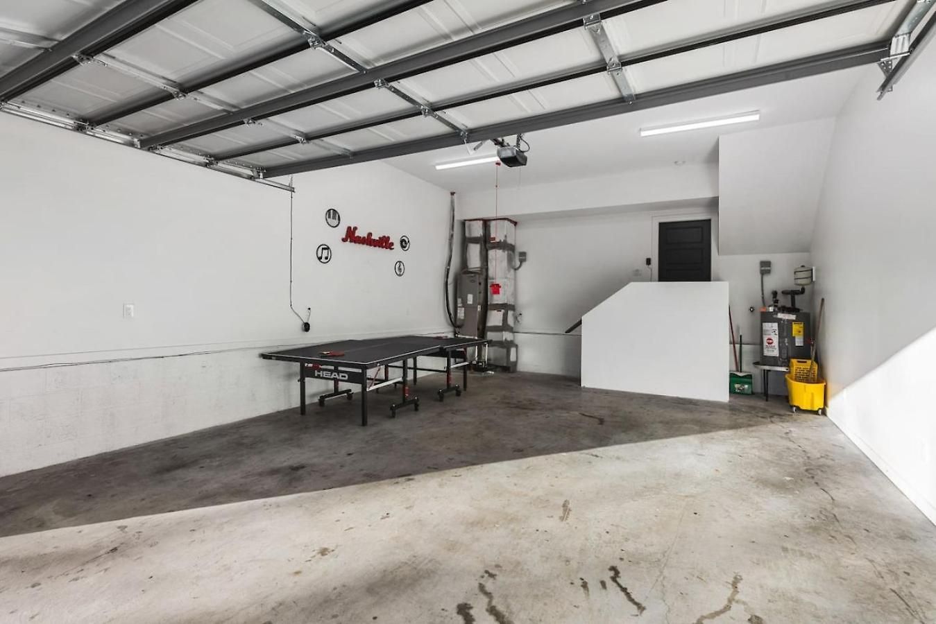Two Adjacent Homes Sleeps 24 Only 3 Miles To Broadway Nashville