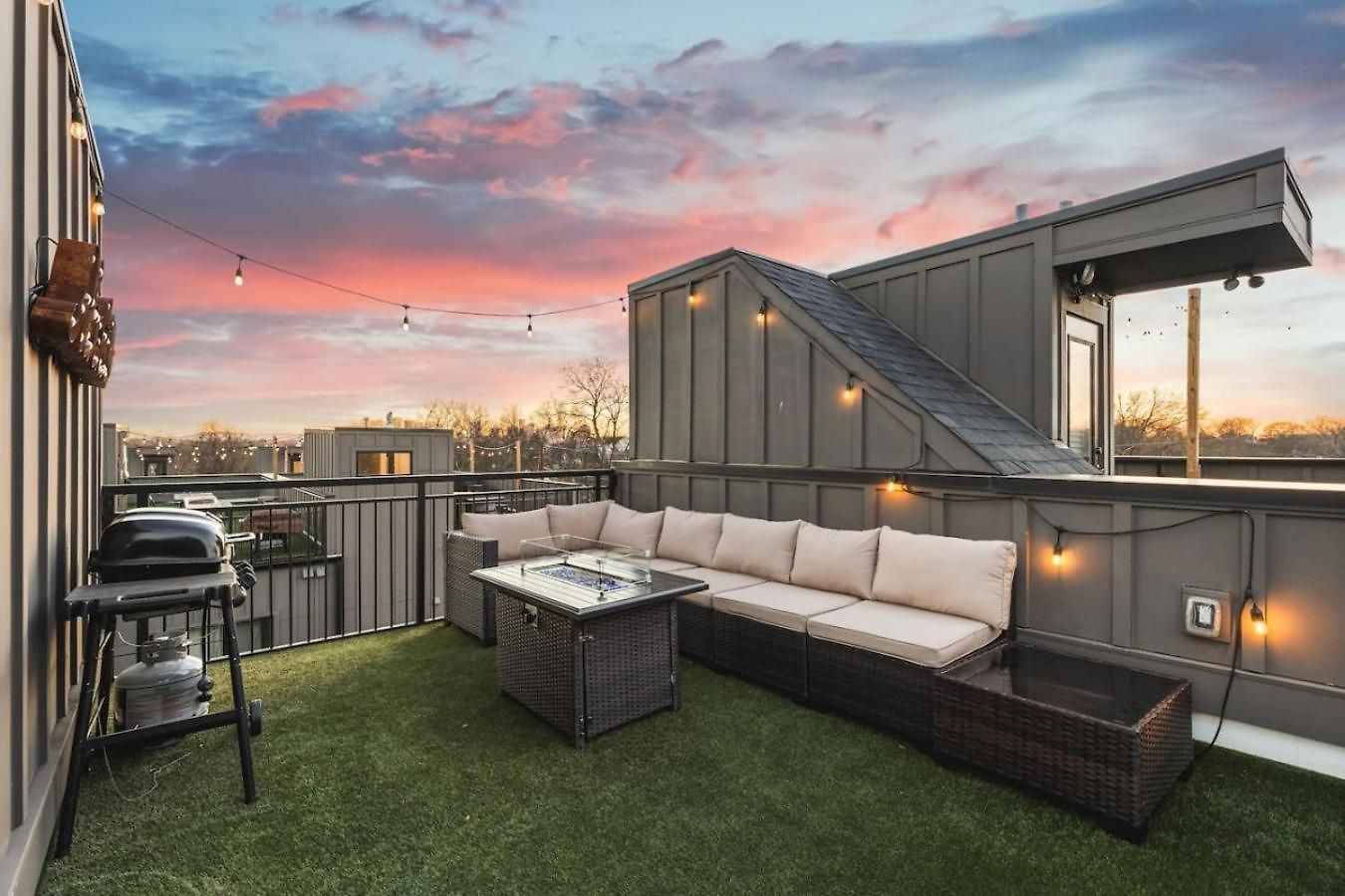 Two Adjacent Homes Sleeps 24 Only 3 Miles To Broadway Nashville