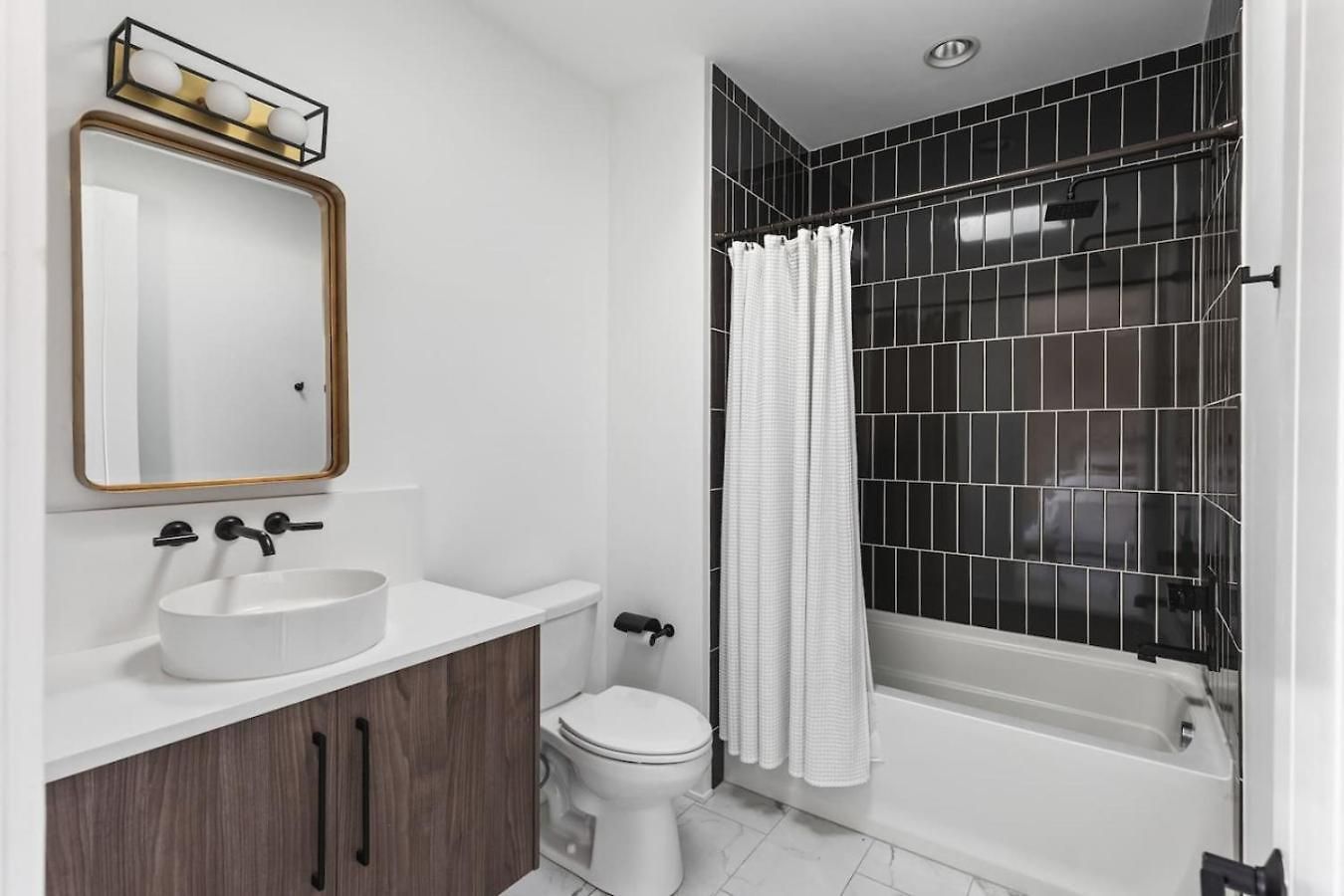 Holiday home Luxury In Hills With Garage And Walk To The Park