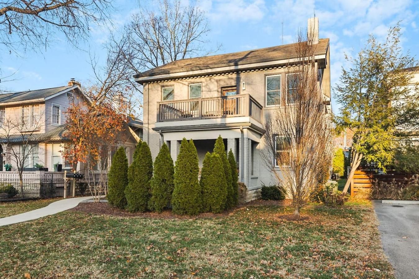 Holiday home Two Adjacent Homes In 12 South And Belmont Area Sleeps 20 People *
