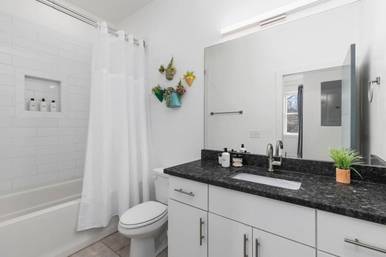 Two Adjacent Homes In 12 South And Belmont Area Sleeps 20 People Holiday home *