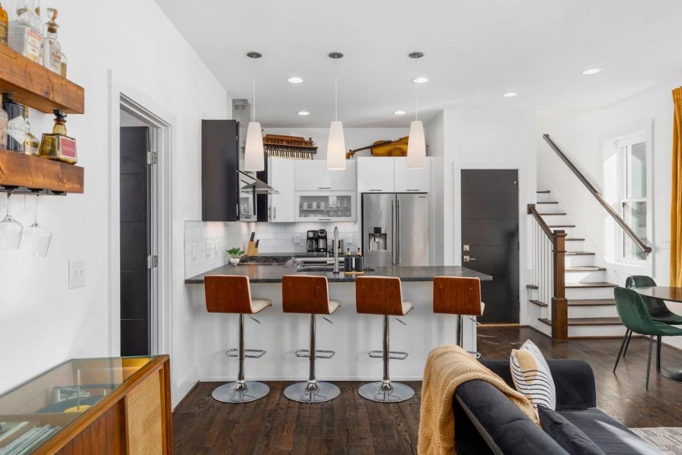 Two Adjacent Homes In 12 South And Belmont Area Sleeps 20 People Holiday home