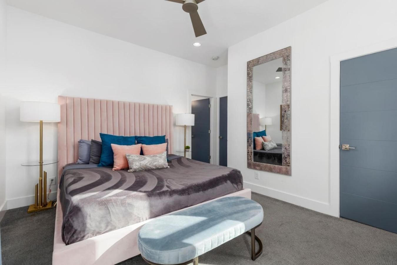 Holiday home Two Adjacent Homes In 12 South And Belmont Area Sleeps 20 People *