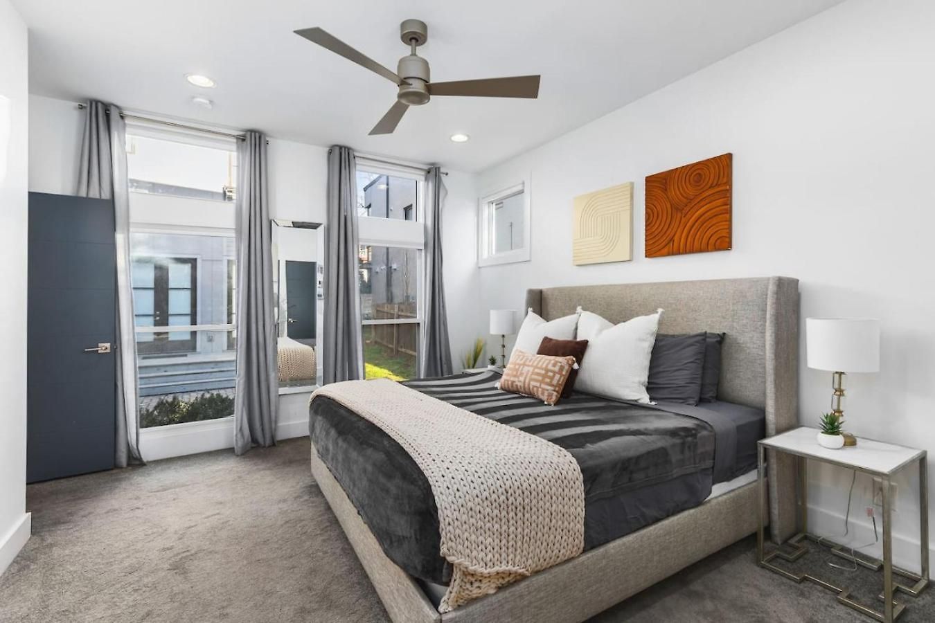 Two Adjacent Homes In 12 South And Belmont Area Sleeps 20 People Holiday home Nashville
