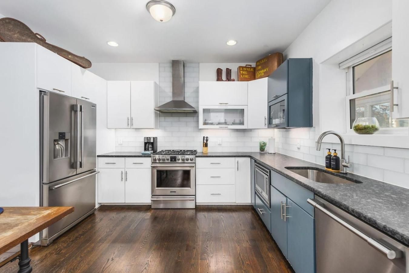Two Adjacent Homes In 12 South And Belmont Area Sleeps 20 People *