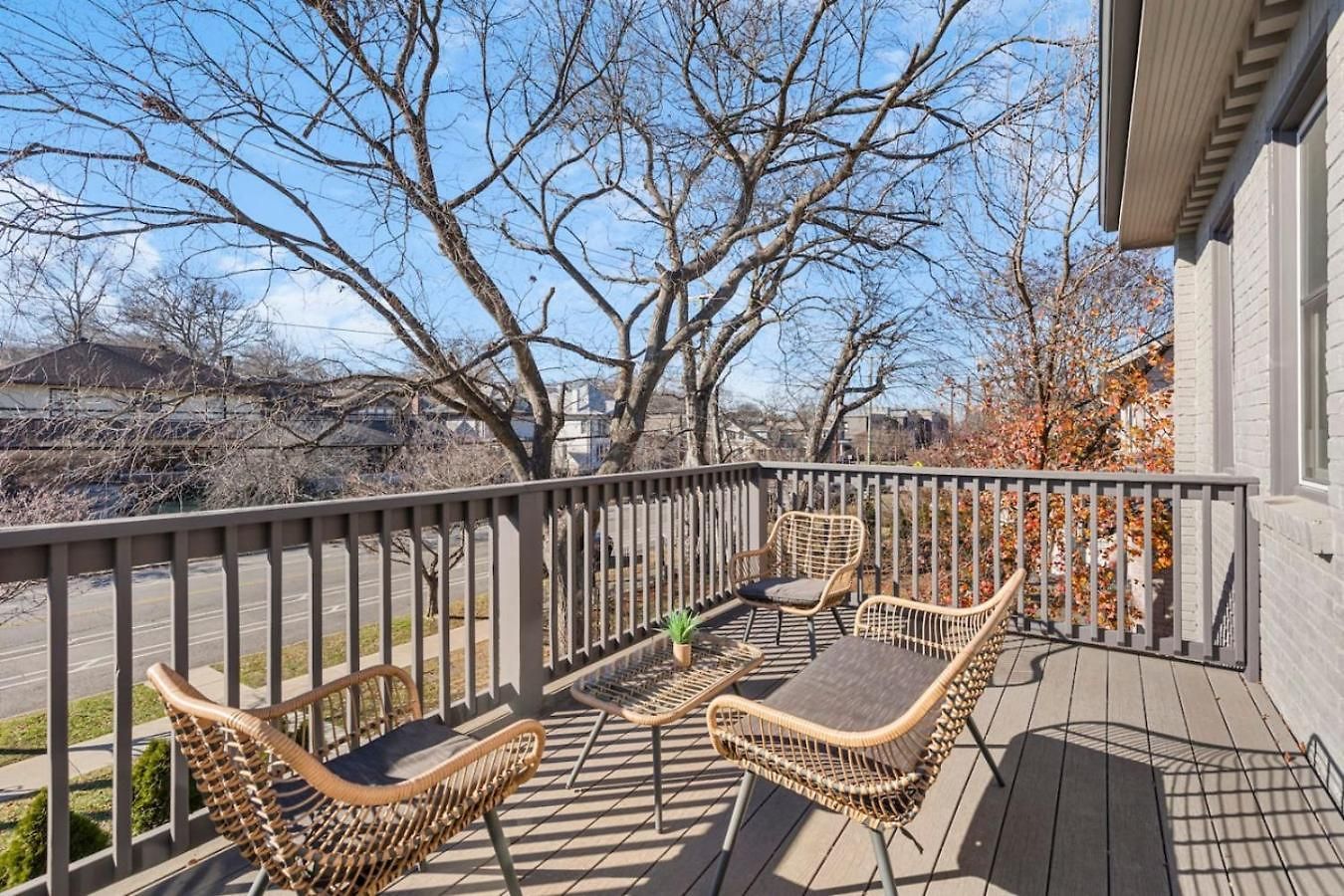 Two Adjacent Homes In 12 South And Belmont Area Sleeps 20 People Holiday home Nashville