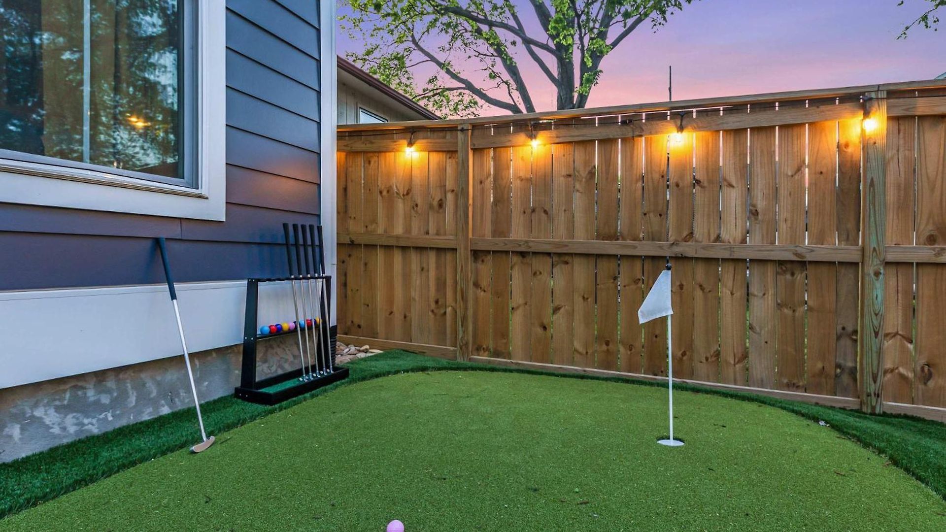 The Morrison - Karaoke Theater Backyard Oasis *