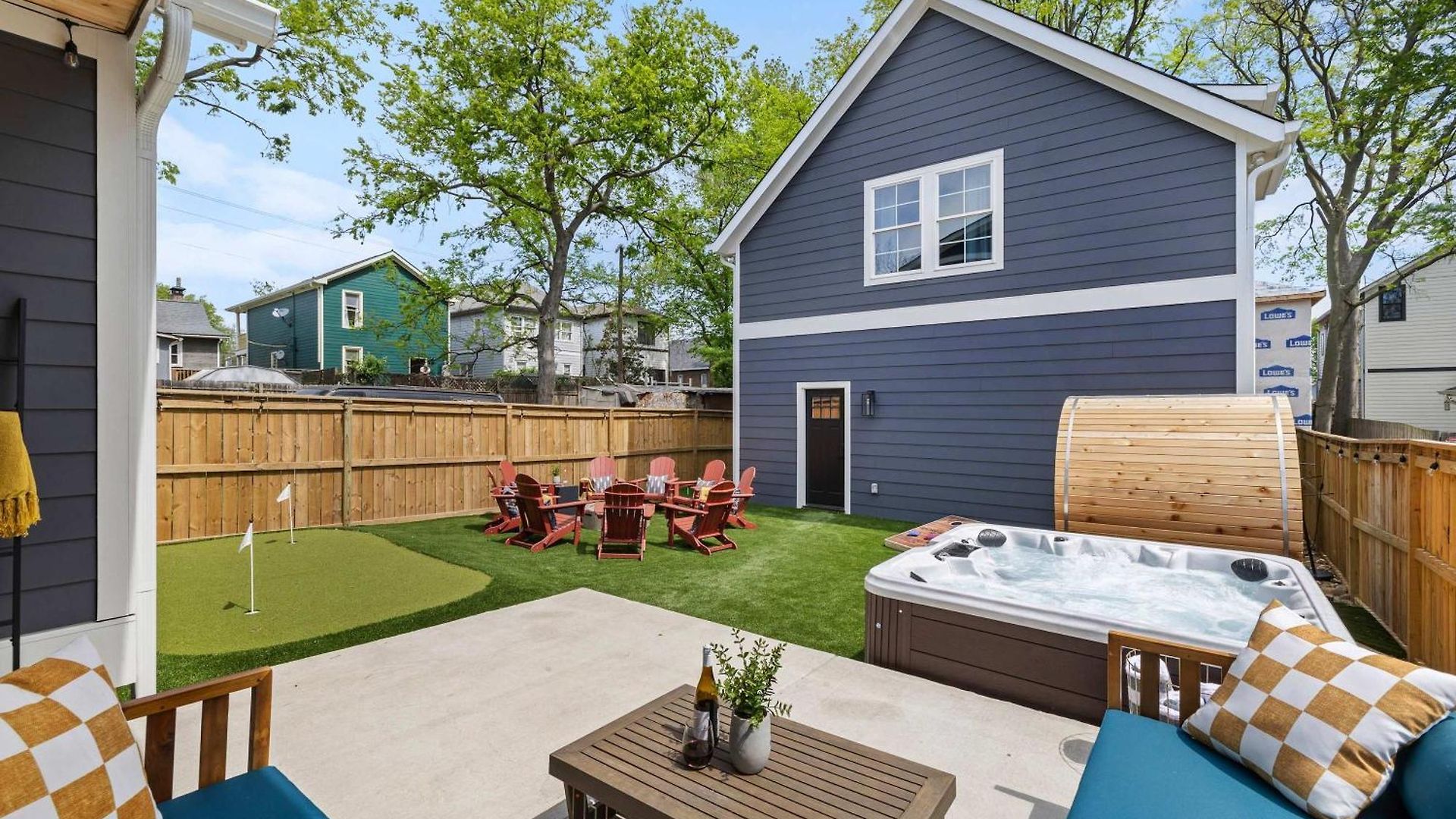 Holiday home The Morrison - Karaoke Theater Backyard Oasis