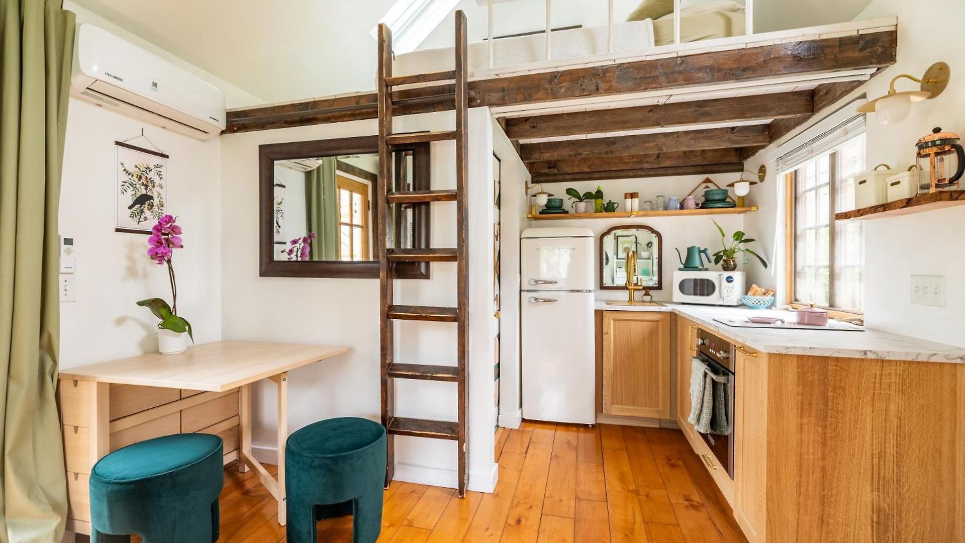Holiday home Dreamy Tiny House With Hot Tub And Garden Patio