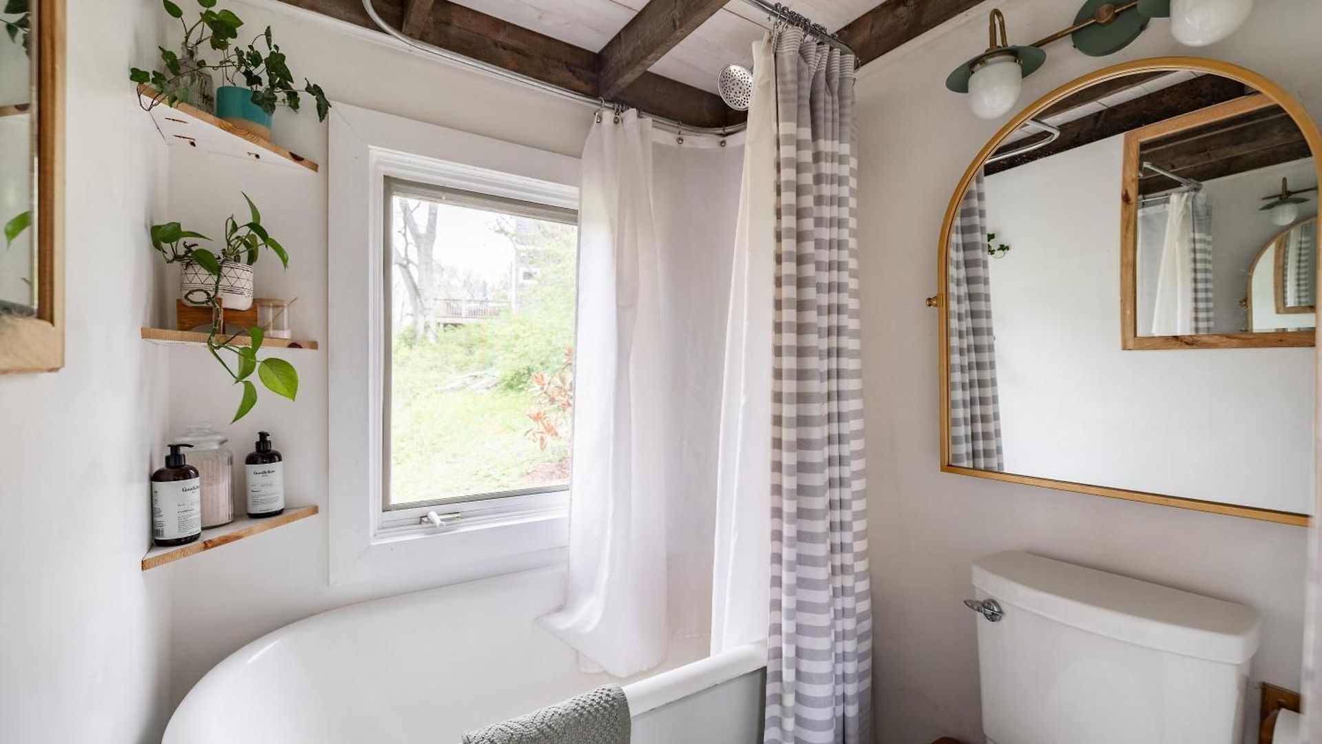 Holiday home Dreamy Tiny House With Hot Tub And Garden Patio *