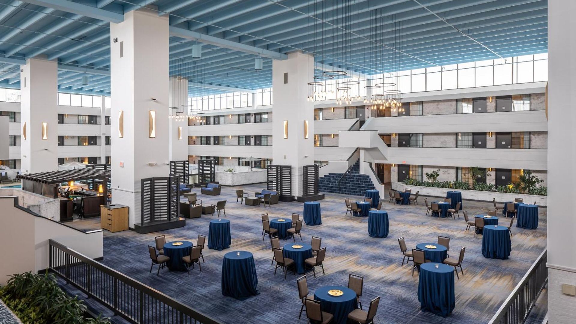 The At Opryland, A Gaylord