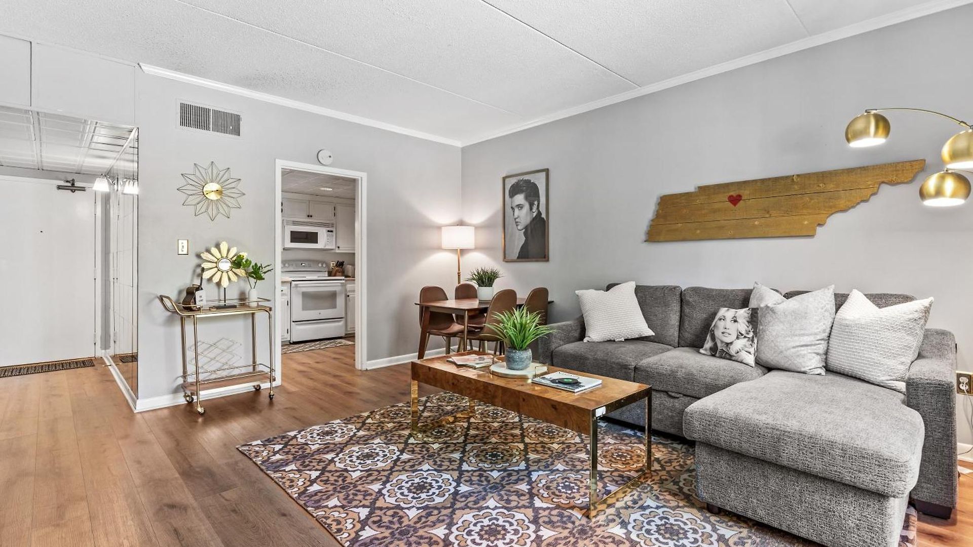 Holiday home Famous Music Row 1 Bedroom With Free Parking And Pool