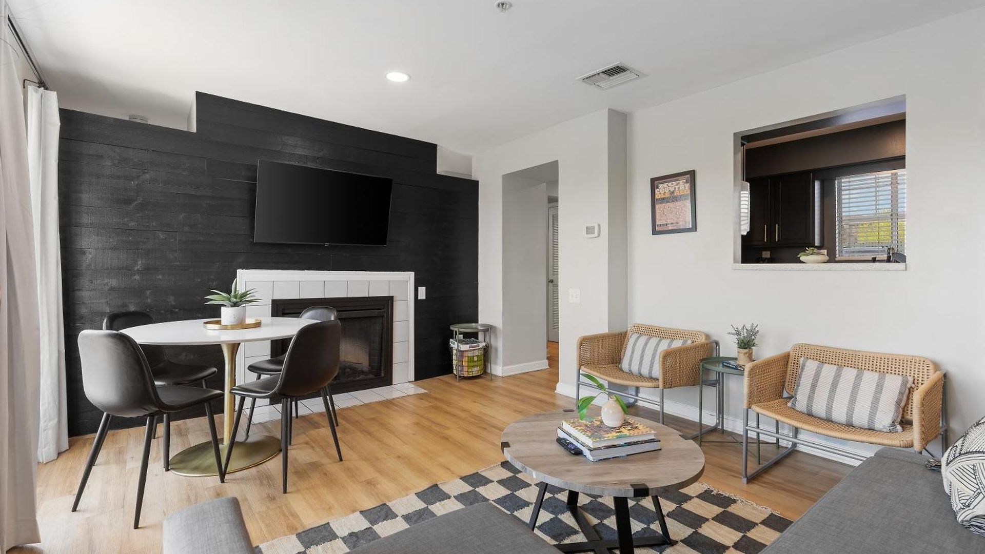 Oasis Walk To Broadway With Pool, Parking, Gym And Patio * Nashville