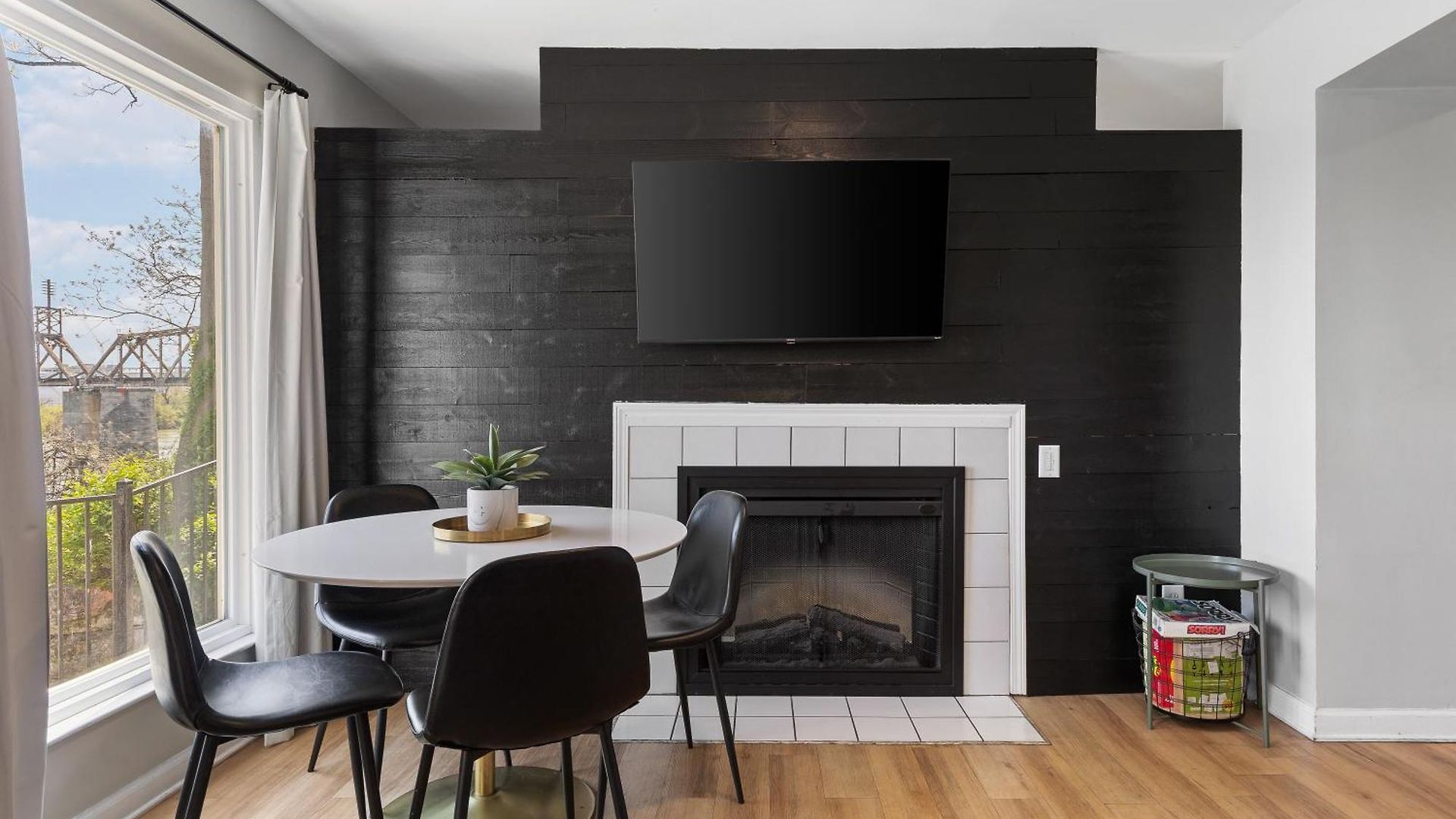 Oasis Walk To Broadway With Pool, Parking, Gym And Patio * Nashville