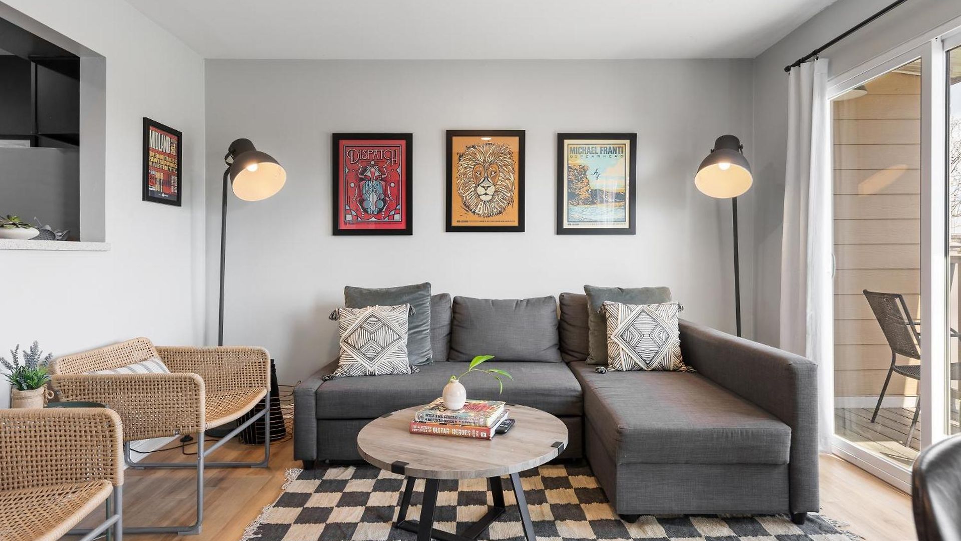 Apartment Oasis Walk To Broadway With Pool, Parking, Gym And Patio