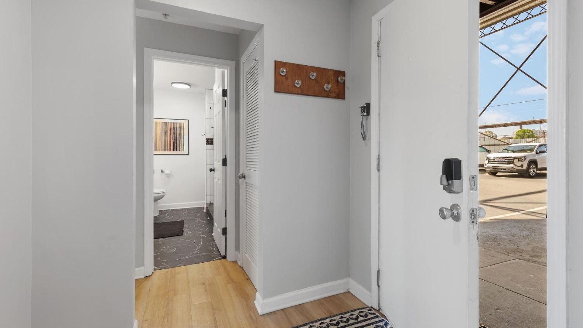 Oasis Walk To Broadway With Pool, Parking, Gym And Patio Nashville