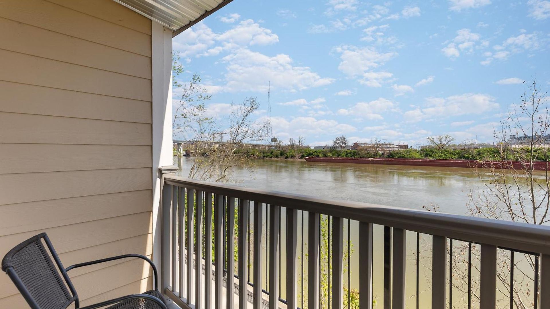 Apartment Oasis Walk To Broadway With Pool, Parking, Gym And Patio