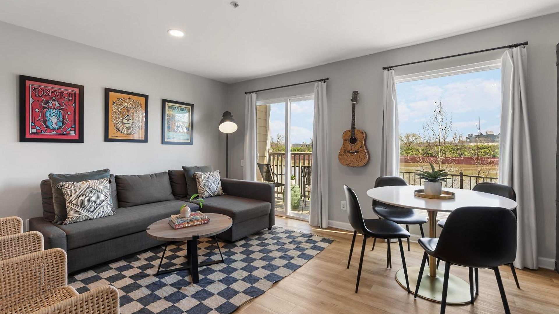 Apartment Oasis Walk To Broadway With Pool, Parking, Gym And Patio *