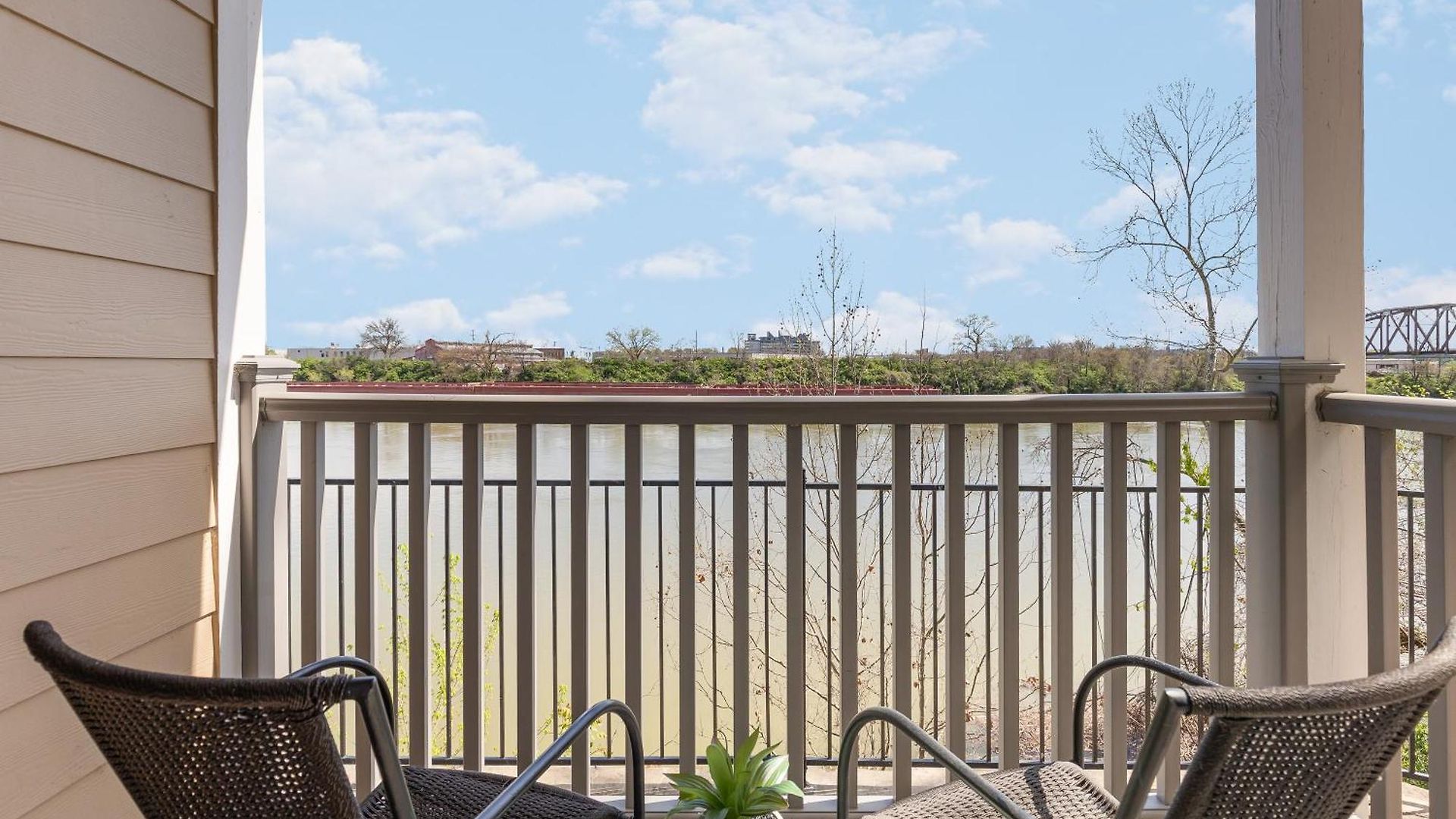 Oasis Walk To Broadway With Pool, Parking, Gym And Patio Apartment Nashville