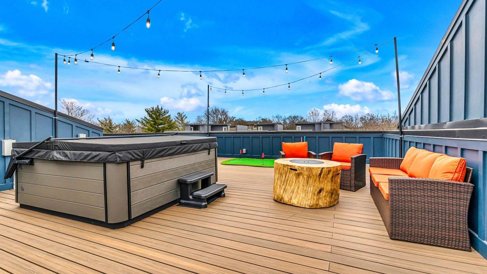 Luxury Hot Tub & Rooftop Deck Downtown Holiday home *