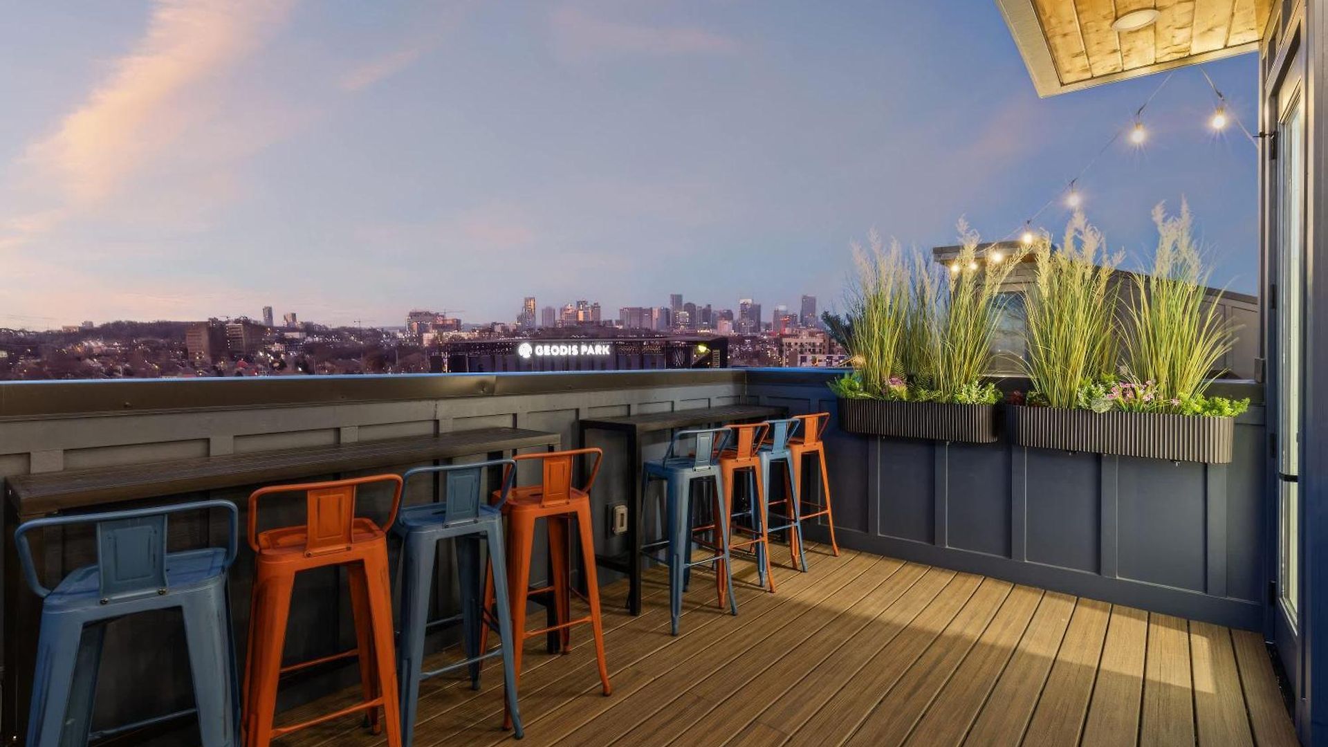 Rooftop Hot Tub Game Barrel Sauna * Nashville