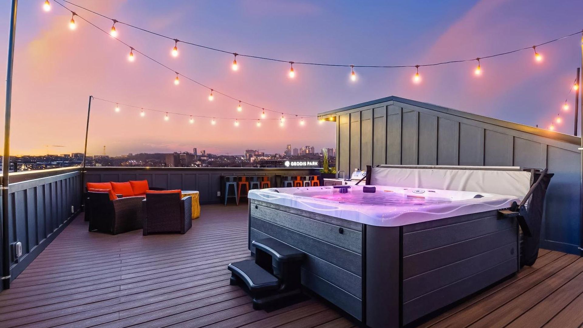 Holiday home Rooftop Hot Tub Game Barrel Sauna Nashville
