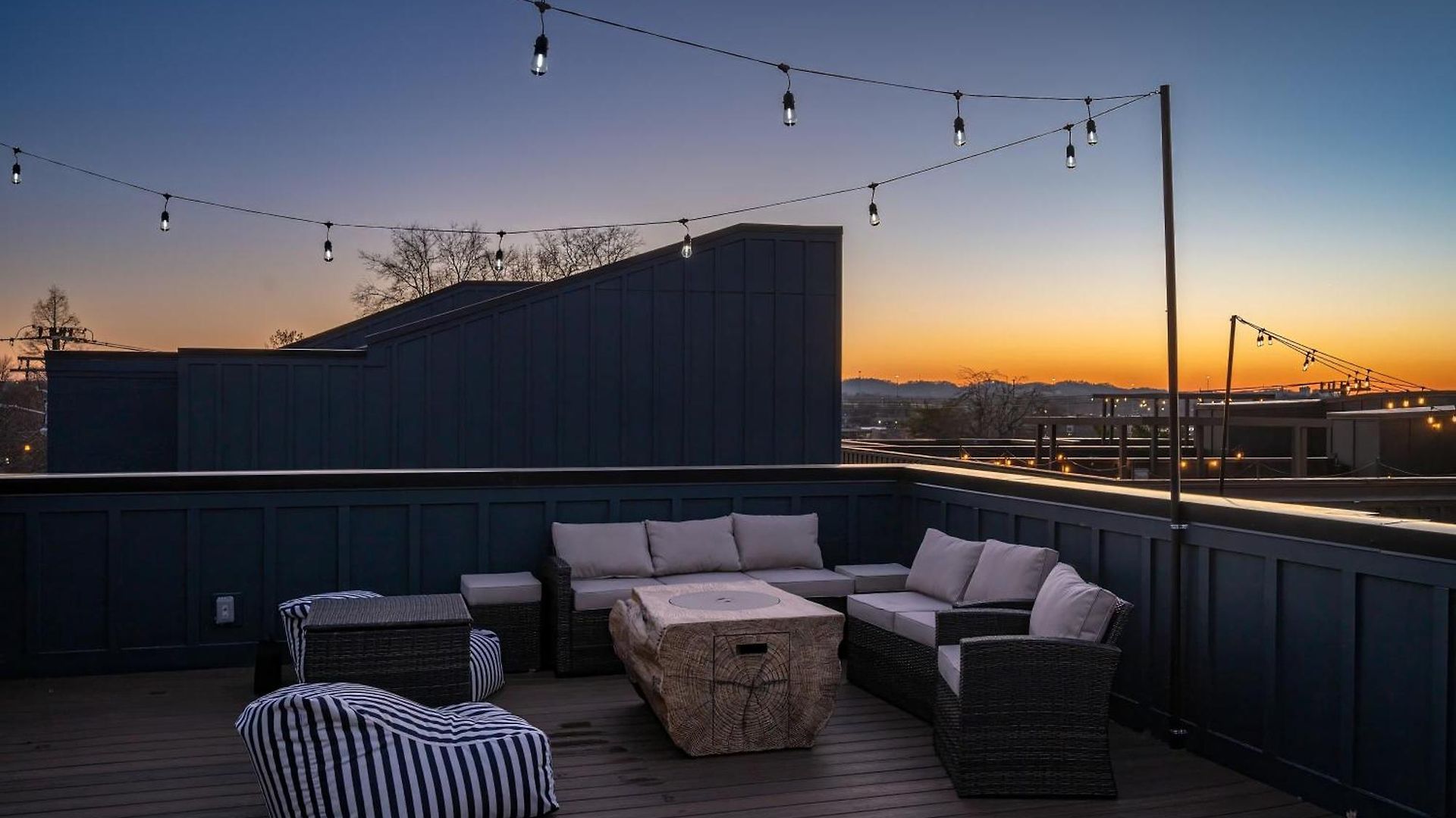 Holiday home Twin Homes Rooftop Deck Hot Tub Outdoor Kitchen *