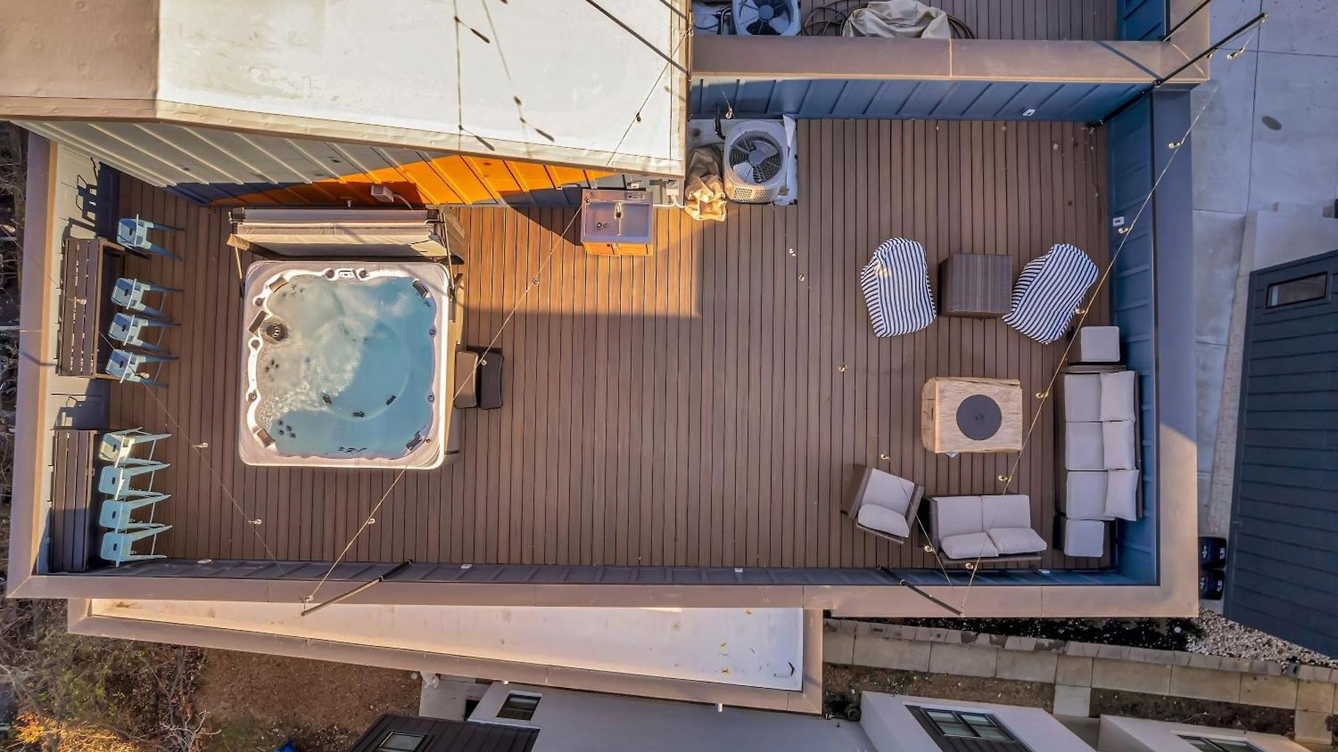 Rooftop Deck Hot Tub & Game In Nashville