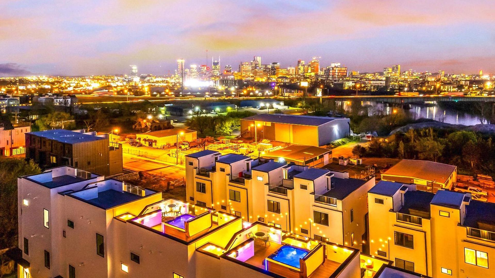 Double Rooftop Decks Hot Tub Karaoke Nashville