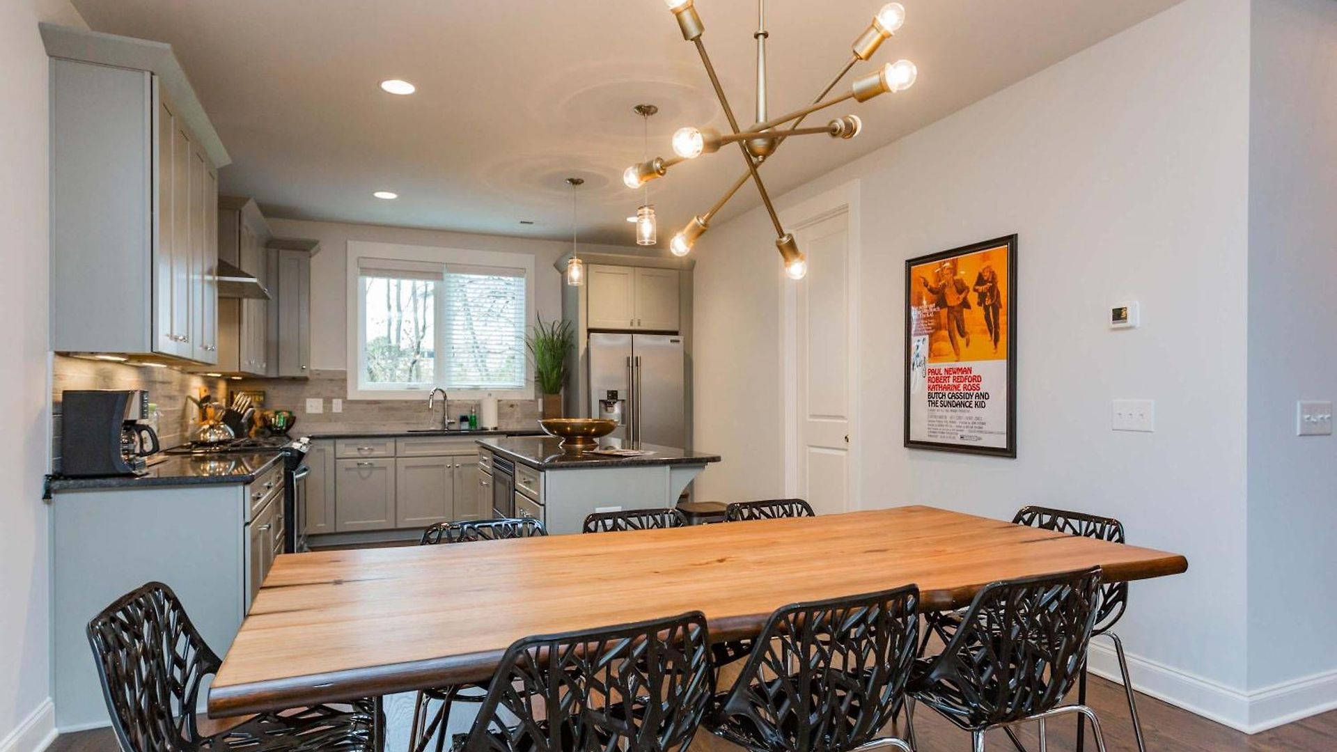 Holiday home 2 Chic Townhomes Near Geodis Sleeps 22 *