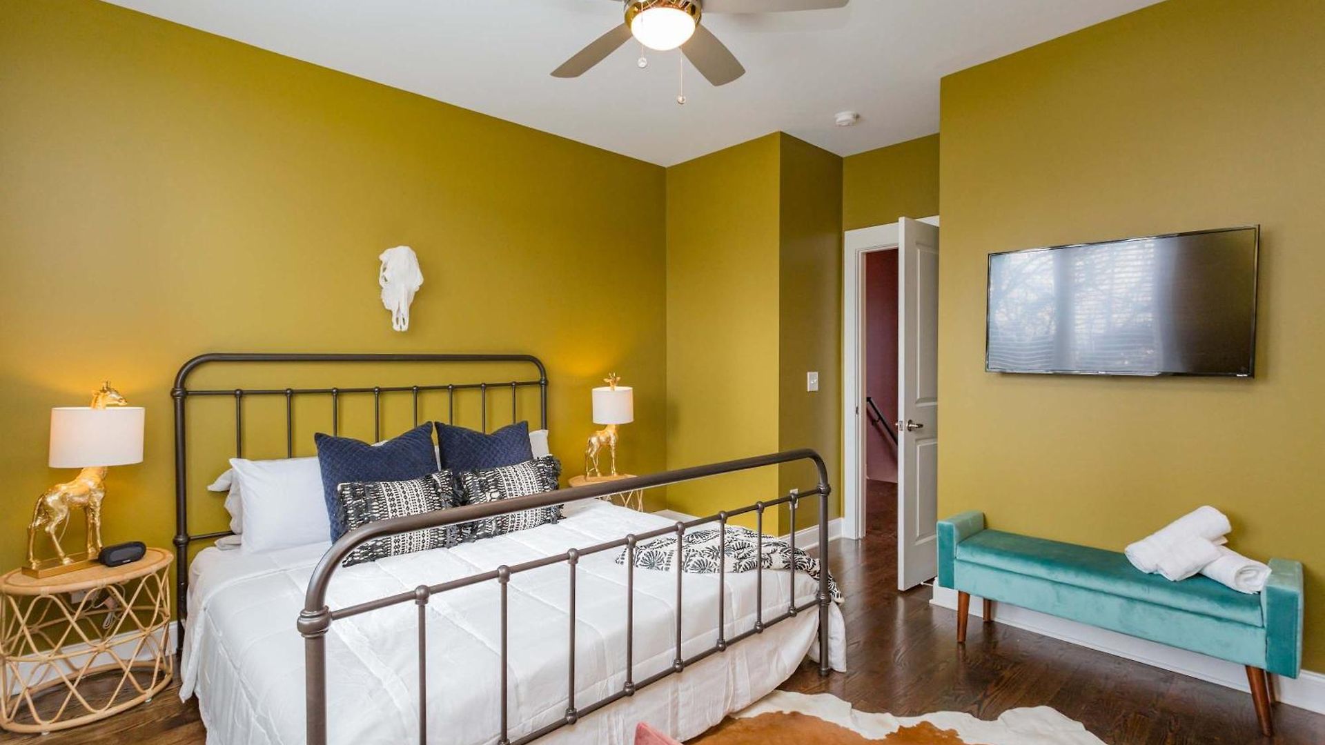 Holiday home 2 Chic Townhomes Near Geodis Sleeps 22 Nashville