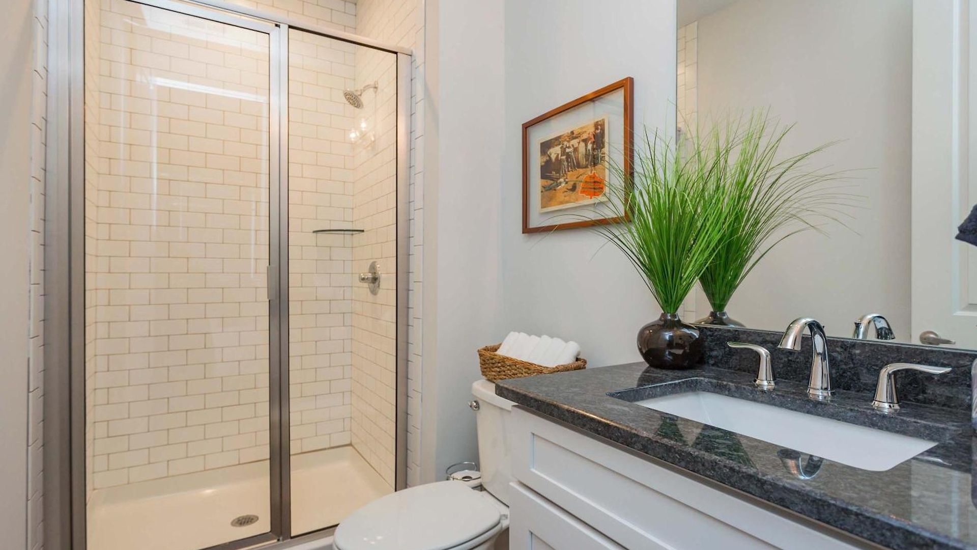 2 Chic Townhomes Near Geodis Sleeps 22 Holiday home *