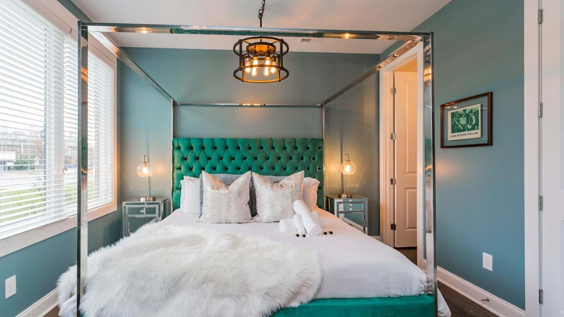 2 Chic Townhomes Near Geodis Sleeps 22 Holiday home Nashville