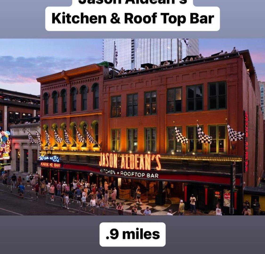 Walk To Broadway From The 12/30 Lounge In Downtown Nashville! *