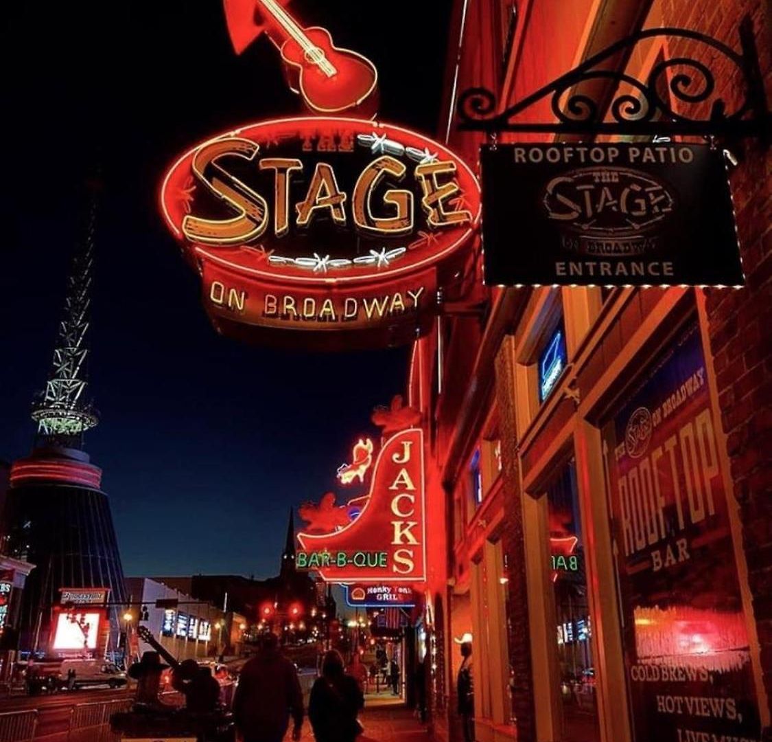 Walk To Broadway From The 12/30 Lounge In Downtown Nashville! *