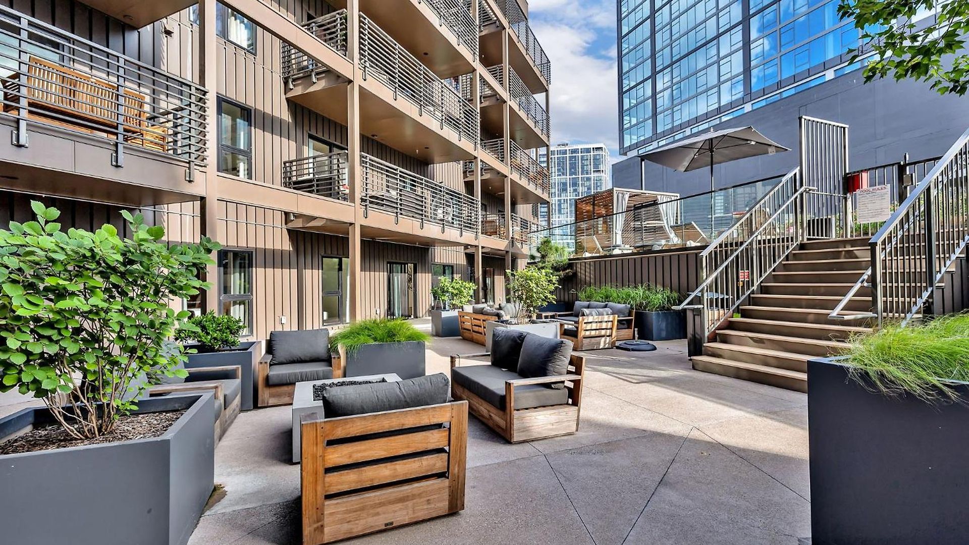 Beverly Nash Downtown, Incredible Skyline Views, Walk To Broadway! Holiday home Nashville