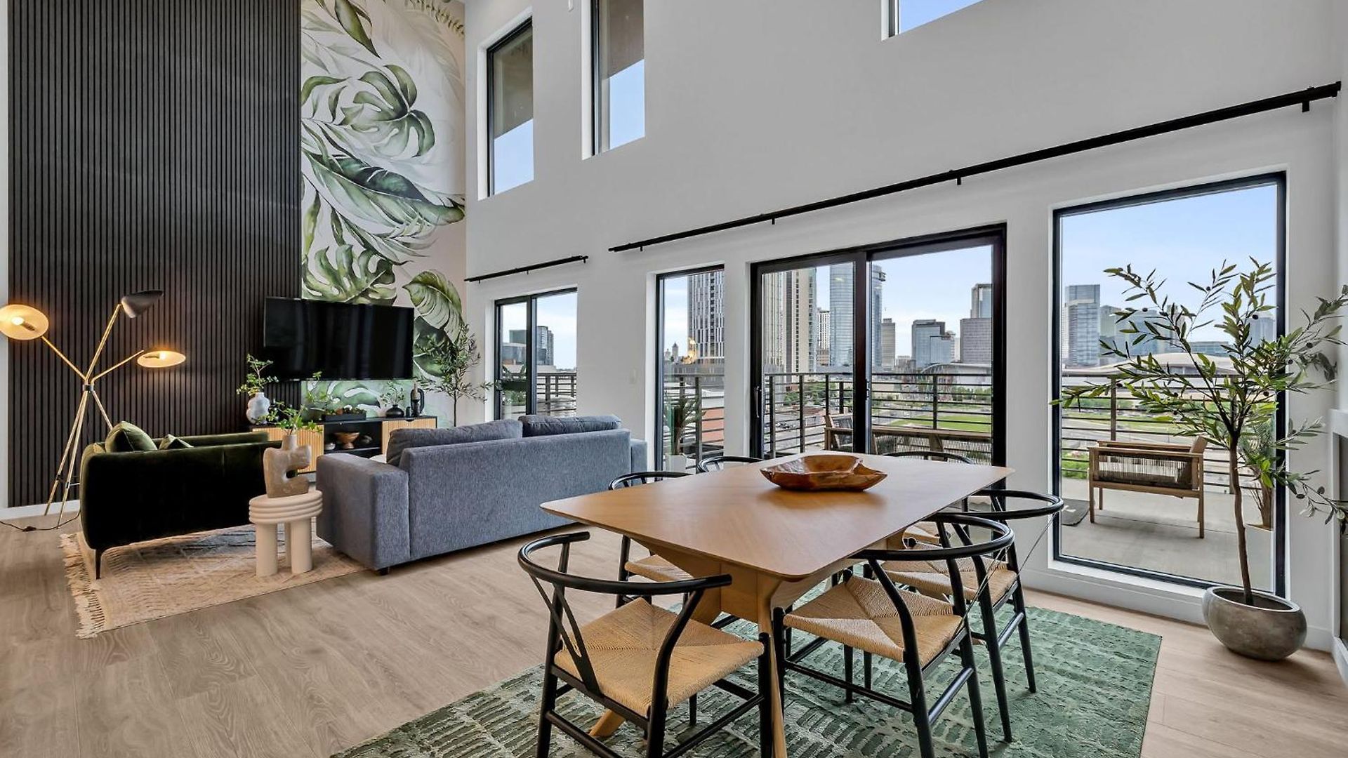 Beverly Nash Downtown, Incredible Skyline Views, Walk To Broadway! Holiday home
