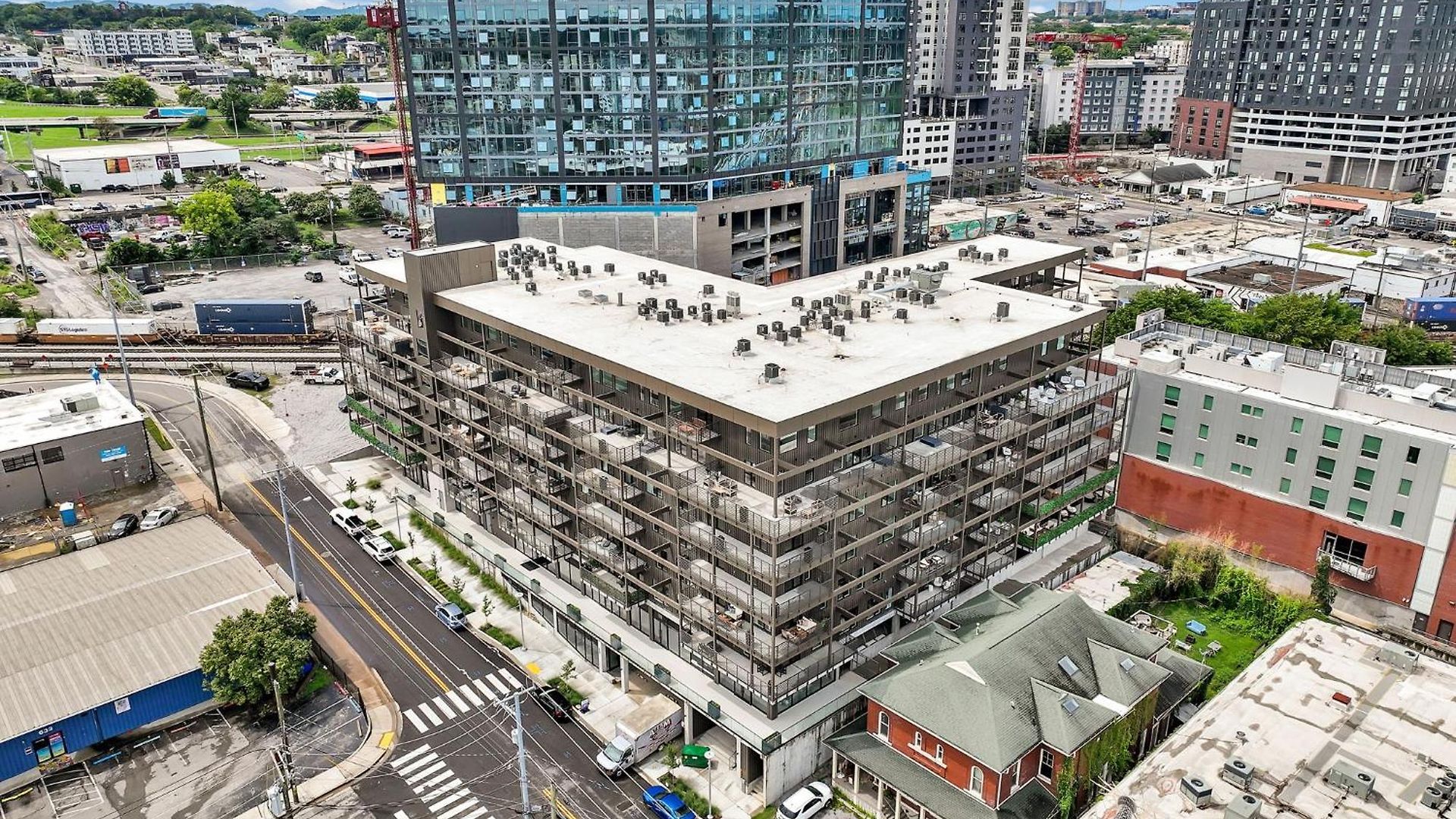Honky Tonk Hideaway Walk To Broadway W Gym, Pool, Parking