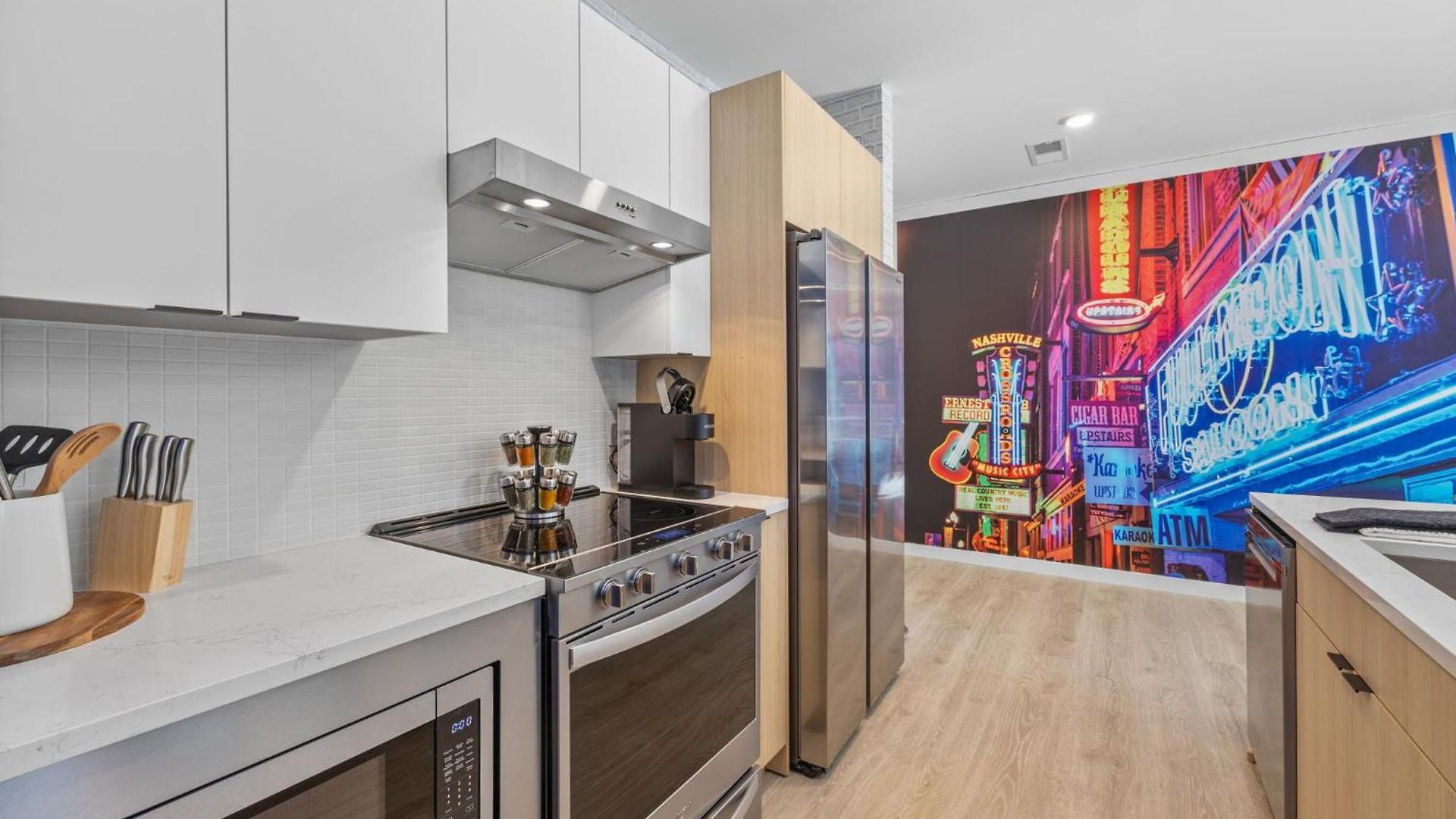 Honky Tonk Hideaway Walk To Broadway W Gym, Pool, Parking Holiday home