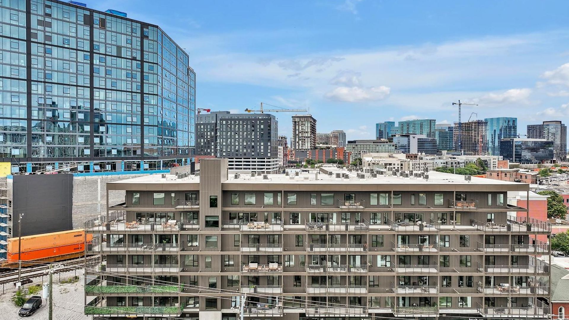 Holiday home Walk To Downtown Nash From The Speakeasy Pool, Gym, Parking And More, Amazing Location *