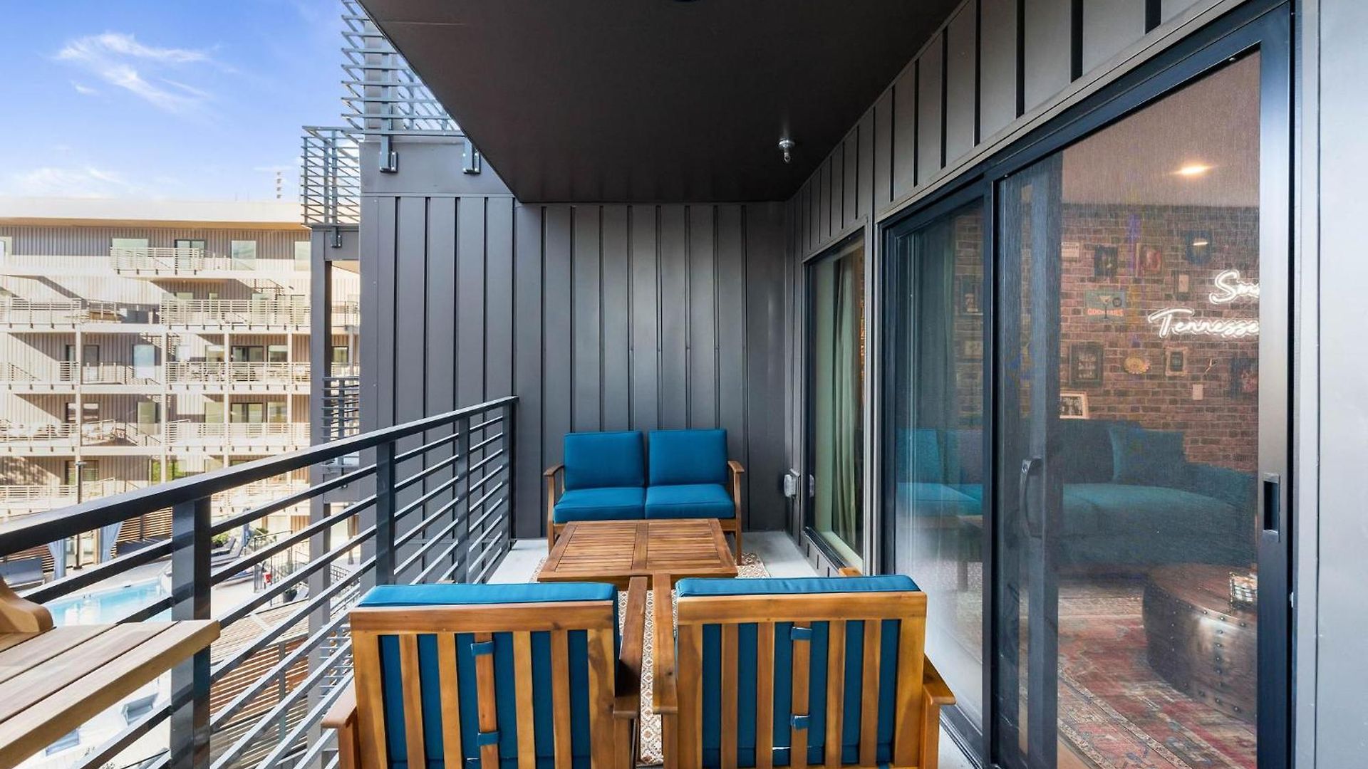 Walk To Downtown Nash From The Speakeasy Pool, Gym, Parking And More, Amazing Location Nashville