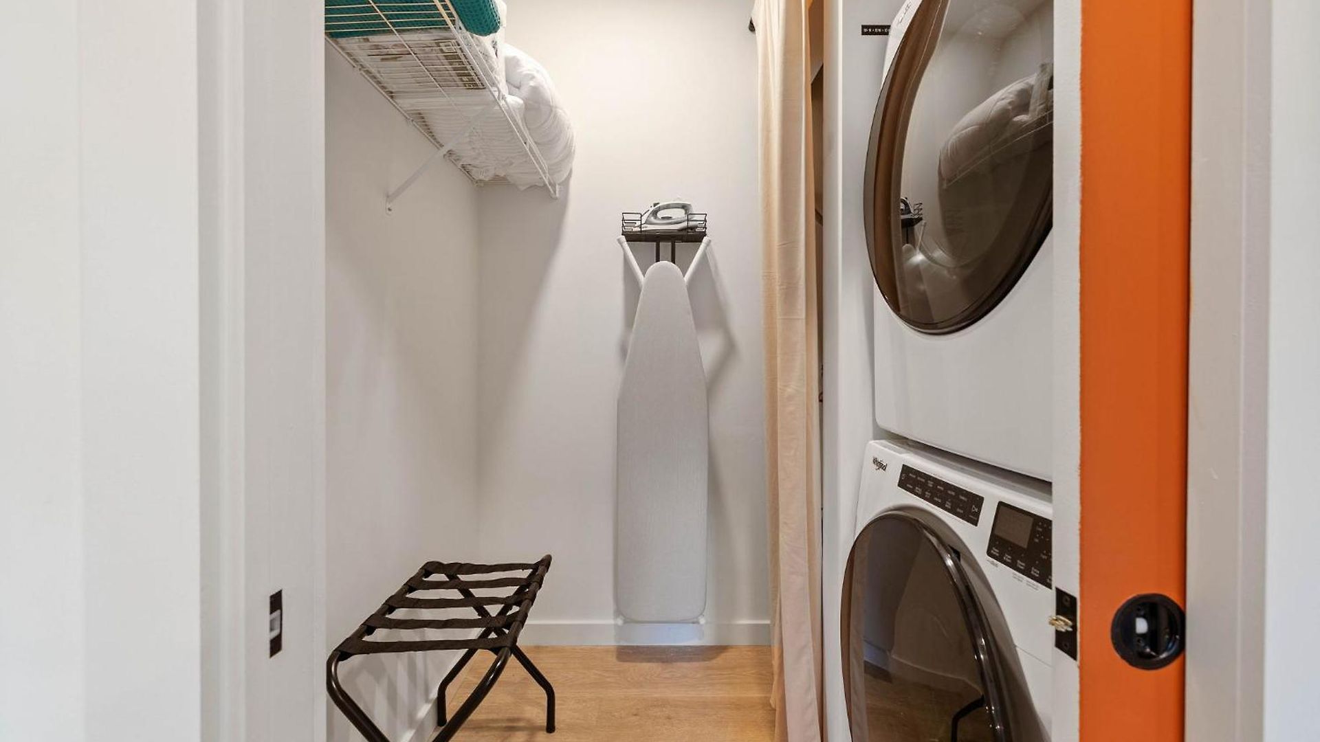 Walk To Downtown Nash From The Speakeasy Pool, Gym, Parking And More, Amazing Location